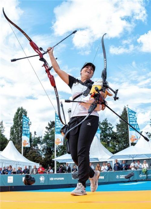 Überschwänglicher Jubel bei Katharina Bauer nach dem Sensations-Titel bei der Heim-WM 2023.Foto World Archery