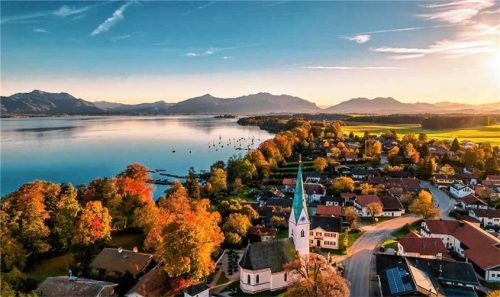 Um mehr Verständnis bei Gästen und Einheimischen für den Schutzraum Chiemsee (hier Gollenshausen) zu erzeugen, sind Chiemsee-Ranger im Einsatz. Foto  Wohlhaupter