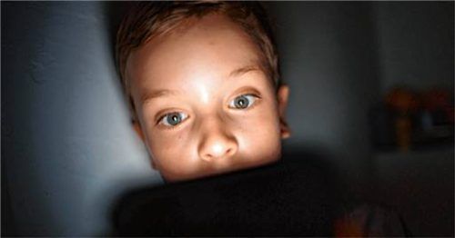 Unkontrollierte Mediennutzung bei Kindern kann gefährlich werden, ja sogar strafbar. Foto imago