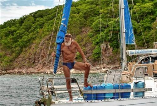 Unzertrennbar: Wolfgang „Gangerl“ Clemens und seine „Bavaria“. Foto Majestic/Rainier Ramisch