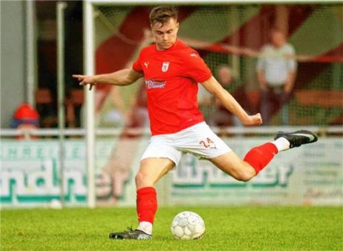 Verteidiger Matthias Rauscher traf kurz vor dem 0:1 per Kopf nur die Latte.