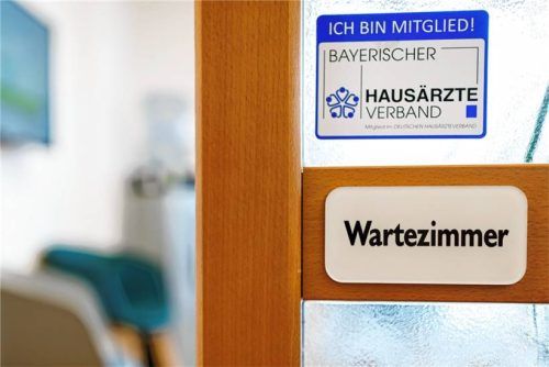 Wartezeiten und Aufnahmestopps: Manchmal kann man es schon als Erfolg verbuchen, wenn man einen Termin beim Arzt bekommen hat und im Wartezimmer sitzt. Foto dpa