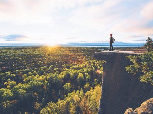 Was für ein Ausblick: Dichte Mischwälder prägen die Natur von Manitoulin Island. Fotos picture alliance/Destination Canada/ Maxime Coquard/Jay R. McDonald