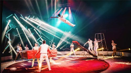Was hat es mit den Freikarten auf sich, die der Circus Louis Knie, berühmt für seine Akrobatik-Show, verschickte? Foto circus knie