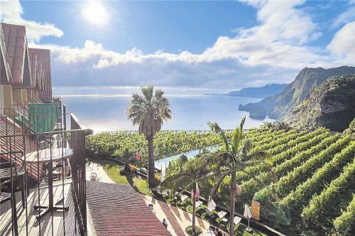 Weinprobe mit spektakulärem Ausblick: Die Quinta do Furão an der Nordostküste (gr. F.). Stellt einen der besten Weine her: Hobbywinzer Mário Jardim Fernandes (l.).
