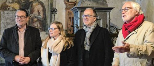 Werner Gartner (rechts) gab den Abgeordneten Markus Rinderspacher und Nicole Bäumler eine Führung durch das Rathaus. Auch Bastian Wernthaler (links) war dabei. Foto Aberle