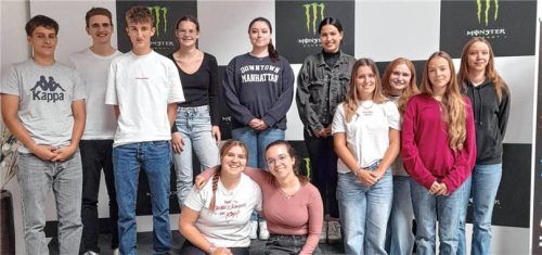 Zum Ausbildungsstart ging es für die zwölf Auszubildenden der Anita Dr. Helbig GmbH zur E-Kartbahn nach München.