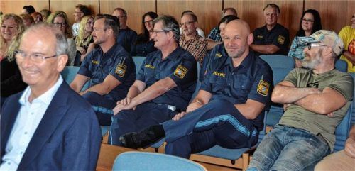 41 Justizwachtmeister aus dem Landgerichtsbezirk Traunstein mit allen Amtsgerichten nahmen an der Weiterbildung am „Tag des Justizwachtmeisters“ in Traunstein teil. Mit dabei war Leitender Oberstaatsanwalt Wolfgang Beckstein (links vorne).