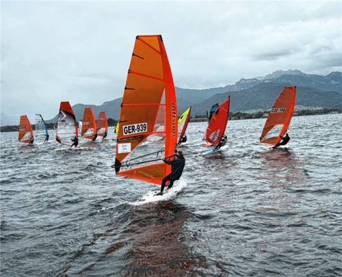 45 Surfer aus fünf Ländern kämpften beim Chiemsee-Inselmarathon um den Sieg. Foto Sebastian Stadler