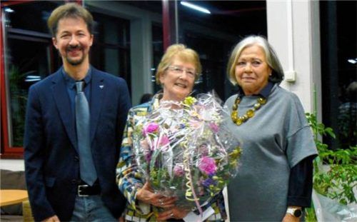 60 Jahre Literaturkreis mit (von links) Alexander Rahm, Margarete Marklsdorfer und Carola Becker. Fotos fischer