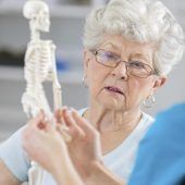 Osteoporose: Uschi Glas kämpft für Vorsorge