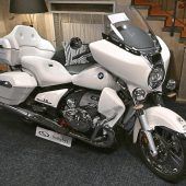 Papst-Motorrad versteigert