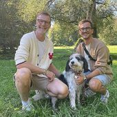 Aisha kommt zum Kuscheln ins Bett