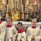 Sechs neue Ministranten beim Erntedankfest in der Pfarrkirche
