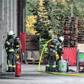 Feuerwehr dämmt Brand am Wertstoffhof rasch ein