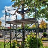 Kreuz und Christus inneuem Glanz