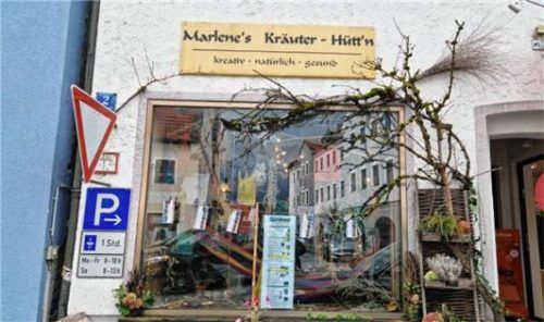 Aktuell ist ihre Kräuter-Hütt‘n noch mitten in Grafing – doch ab Februar 2026 zieht sie um.