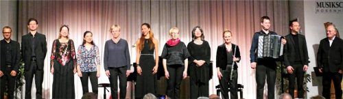 Alle Mitwirkenden des Abends auf der Bühne. Foto Janka