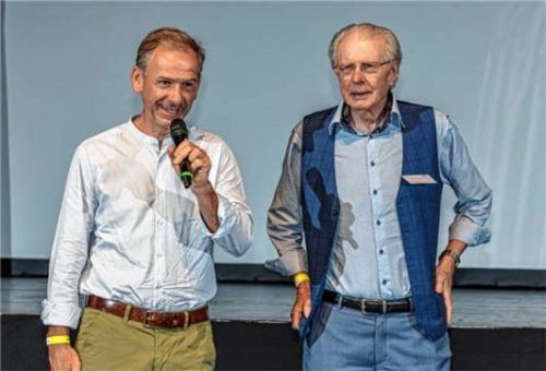 Altöttings Bürgermeister Stephan Antwerpen (links) leitet nach dem Rücktritt von Altbürgermeister Günther Knoblauch derzeit die Biennale.