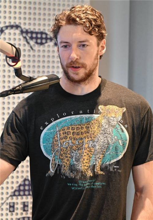 Am Podcast-Mikrofon: Lewis Zerter-Gossage.Foto Obermaier