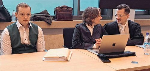 Am Tag zwei des neuen Hanna-Prozesses: (von links) Angeklagter Sebastian T. mit seinen Verteidigern Regina Rick und Dr. Yves Georg. Foto Michael Weiser
