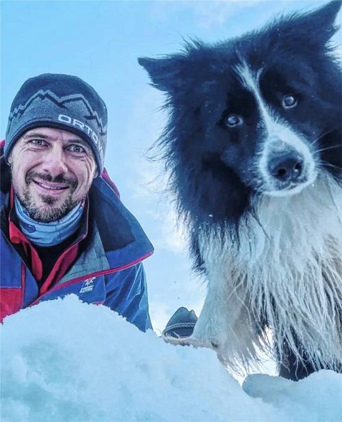 Andreas Bartl und sein Border Collie Bärli sind ein Team der Lawinenhundestaffel Hochland Ost. Fotos privat