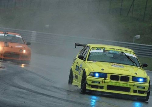 Andreas Rehwald im gelben brt BMW M3 E36 auf dem Autodrom Most.Foto brt Automotive AG