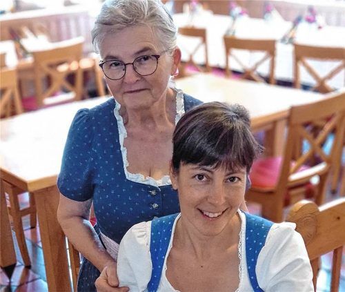 Anni und Christine Rappold führten jahrelang mit Erfolg den „Bruckwirt“ in Isen. Foto Privat