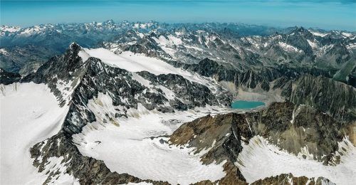 Atemberaubende Aussicht: Das Panorama am Wendepunkt Zuckerhütl in den Stubaier Alpen.Foto Uli Straßer