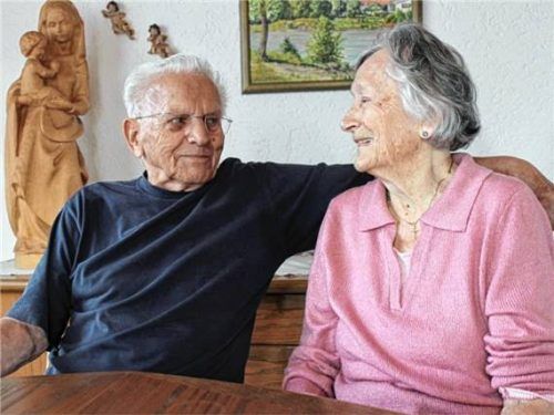 Auch nach 70 Jahren sind sie immer noch ein bisschen verliebt. Foto Huckemeyer