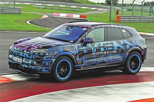 Bald auch vollelektrisch: Porsche bietet den Cayenne ab dem kommenden Jahr als E-Modell an, das induktiv ohne Stecker geladen werden kann. Foto MANUEL HOLLENBACH/PORSCHE