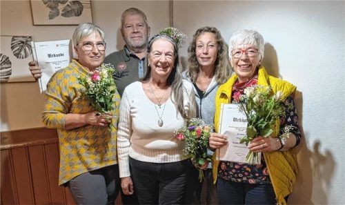 Bei den Ehrungen: (von links) Andrea Markl, Bernd Kusmitsch, Angelika Fabian, Birgit Meys und Brigitte Woolridge.