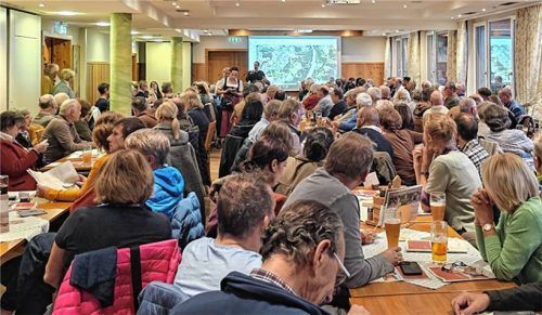 Bei der Bürgerversammlung in Happing war der Andrang groß. Foto Wunsam