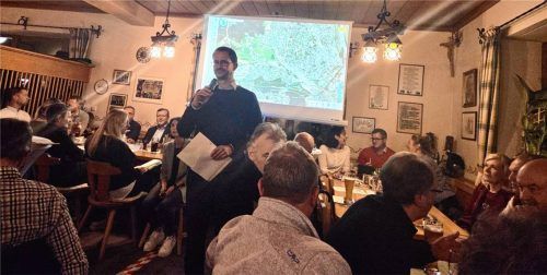 Bei der letzten Bürgerversammlung des Jahres informierte Oberbürgermeister Andreas März über aktuelle Projekte. Foto Heise