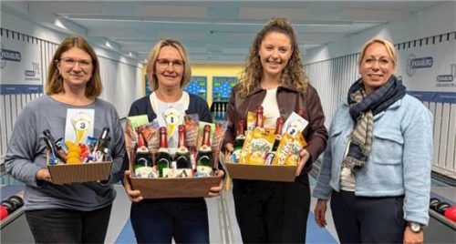 Bei der Siegerehrung: (von links) stellvertretende Kreisvorsitzende Otti Gantenhammer (Ortsverband Ampfing, dritter Platz), Tanja Kohwanger (Neumarkt-St. Veit, erster Platz), Anna-Lena Hansmeier (Heldenstein, zweiter Platz) und Kreisvorsitzende Barbara Fuchshuber.Foto Frauen union