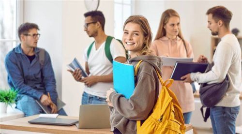 Berufliche Ausbildung oder Studium: Im Landkreis Mühldorf ist beides in unterschieldichen Berufsfeldern möglich. Foto AdobeStock