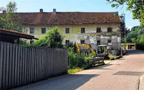 Besorgnis und Verärgerung hat bei Anliegern und Bevölkerung in Kematen die Umwandlung der ehemaligen Mosterei in ein Veranstaltungszentrum ausgelöst. Foto Strim