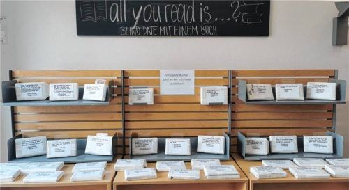 „Blind Date with a Book“ lädt zu Überraschungs-Verabredungen mit Büchern ein.

Foto Stadtbibliothek Rosenheim