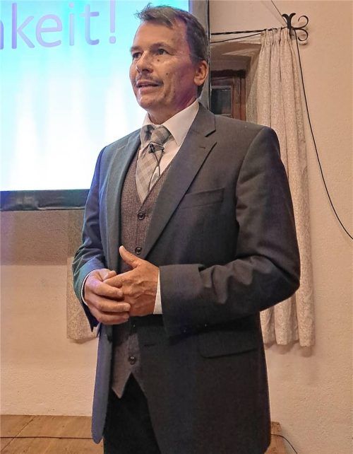 Bürgermeister Josef Huber bei der Obinger Bürgerversammlung. Foto Künzner-Hingerl