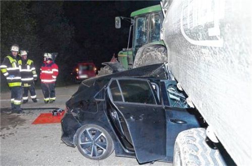 Das Auto wurde bei dem Unfall total zerstört. Der Sachschaden liegt bei rund 30000 Euro. Foto Gaulke