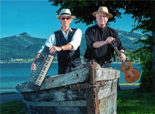 Das Duo Thomas Bogenberger (rechts) und Uli Bauer präsentiert mit „Best of Hattinger!“ eine musikalische Krimilesung. Foto  Berger