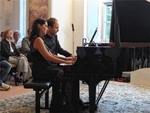 Das Klavierduo „EnsariSchuch“ bei den „Inselkonzerten“. Foto  frei