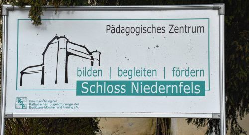 Das „Pädagogische Zentrum Schloss Niedernfels“ will ein neues Mensa-Gebäude errichten. Der Gemeinderat stimmte dem Vorhaben zu. Foto Wunderlich