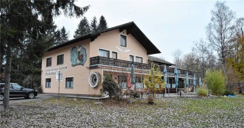 Das Seehotel war einst eine beliebte Adresse für Gäste aus nah und fern. Doch dann kam das Gebäude in die Jahre, die Besucher blieben zunehmend aus und schließlich wurde das Seehotel geschlossen. Jetzt gibt es neue Pläne. Foto  Schlecker