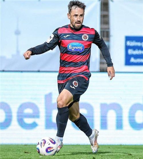 Dauerbrenner beim Fußball-Drittligisten Viktoria Köln: der gebürtige Trostberger Simon Handle.Foto imago