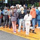 Was macht eigentlich der rote Hammer im Bus?