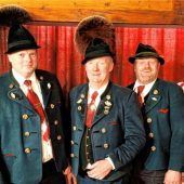 „Almarausch“-Vorstandschaft im Amt bestätigt