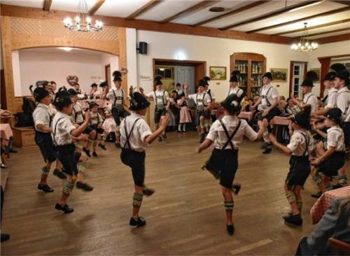 Der GTEV Marquartstein-Piesenhausen gestaltete einen Brauchtumsabend voller Können und Gefühl. Foto  Wunderlich