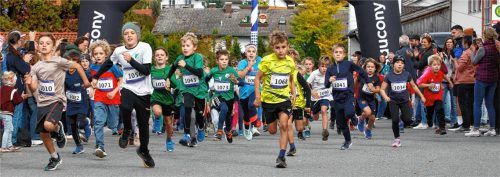 Der Massenstart zum Kinderlauf über 600 Meter.Foto Ludwig Stuffer