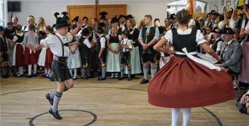 Der Nachwuchs traf sich in Brannenburg zum Jugendgaupreisplatteln und zeigte dabei spektakuläre Leistungen.Fotos Bonnetsmüller